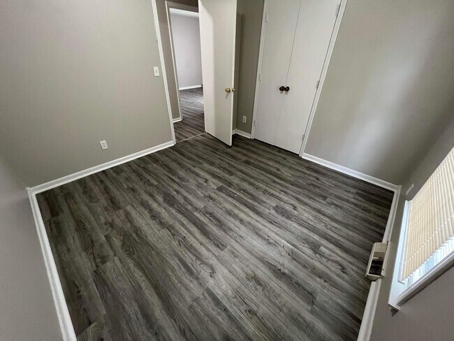 Building Photo - Large Metro Kansas City 3 Bedroom Home!