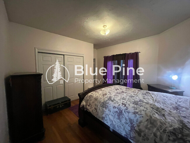 Building Photo - 284 S Ridge Ave