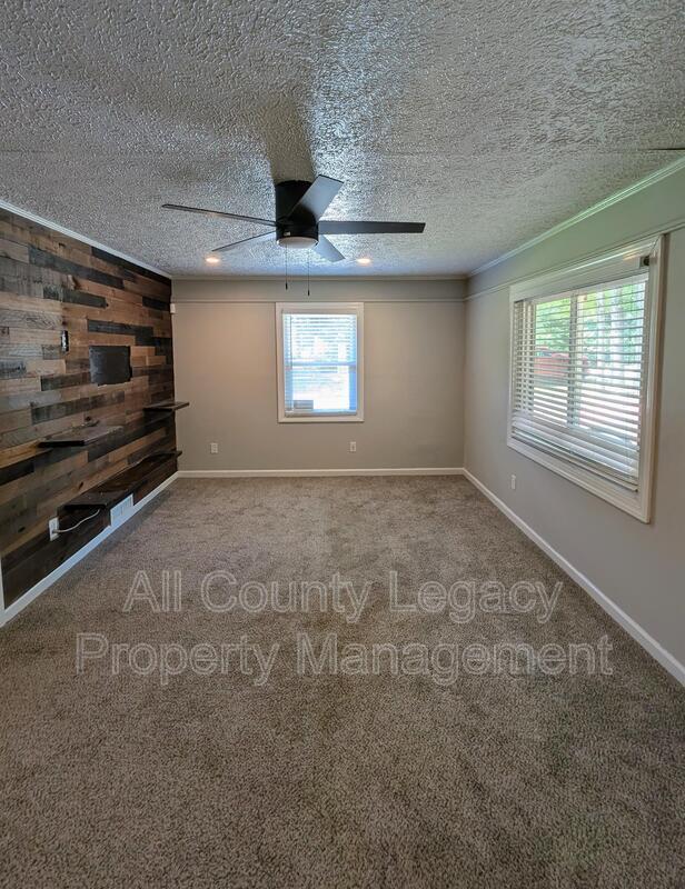 Photo - 914 Carlton Dr SE House