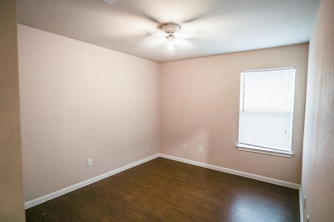 Building Photo - 111 Carriage Way