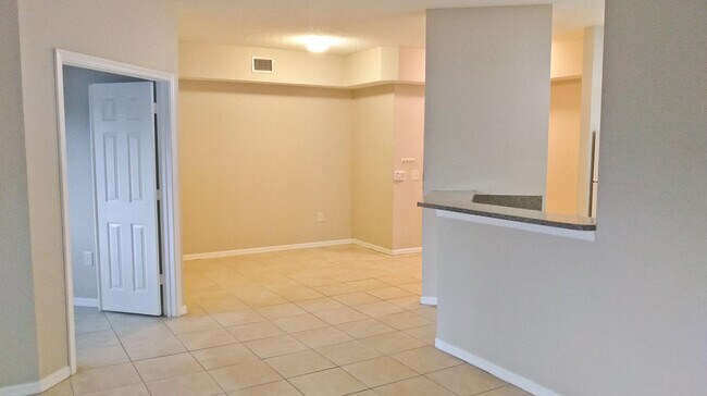 Foto del edificio - 340 Crestwood Cir