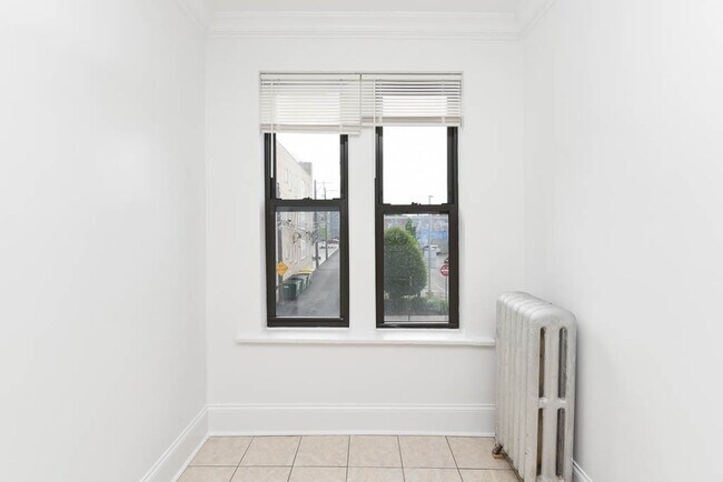 Foto del edificio - 2704 N Sawyer Ave