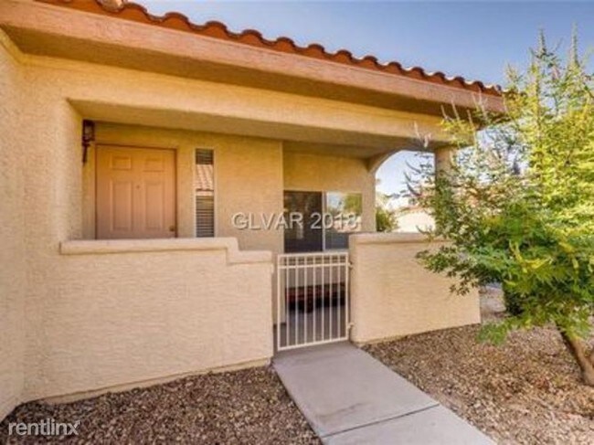 Building Photo - 2 br, 2 bath Townhome - 8032 Desire Ave