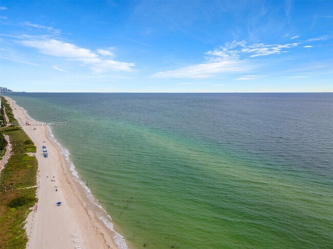 Foto del edificio - 6061 Collins Ave