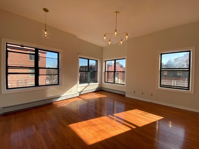 Building Photo - 26 7th Avenue