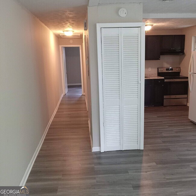 Building Photo - 2308 Boulevard Granada SW