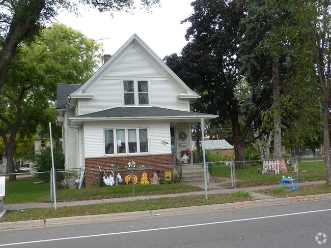 Building Photo - 853 Randolph Ave