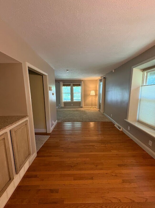 Building Photo - 3 Bedroom 1 Bathroom Home Ready to Rent!