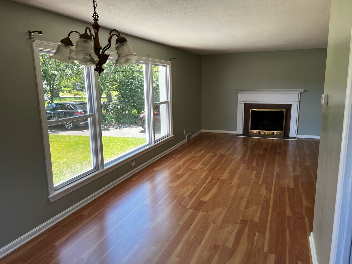 Primary Photo - 80 Alburn Dr