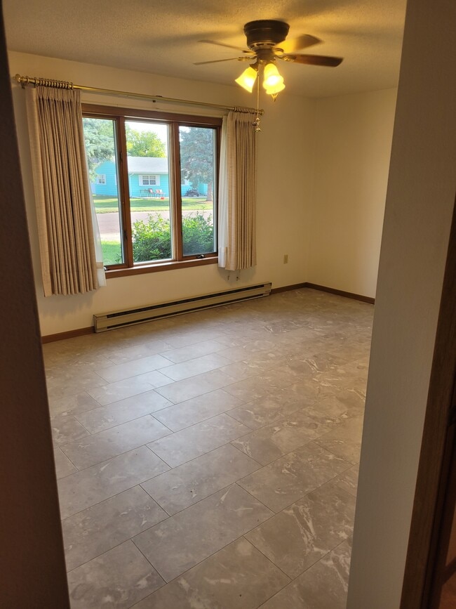 LIVING ROOM - 1101 W Elm Ave