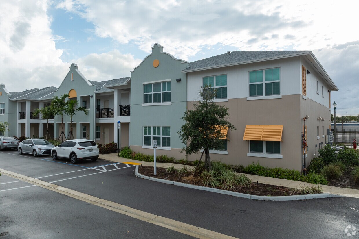 905 sw 12th Ave Delray Beach, FL 33444 - Island Cove Apartments