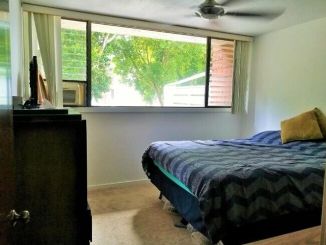 Foto del edificio - 2 BEDROOM 1 BATH 1ST FLOOR TOWNHOME WITH A...
