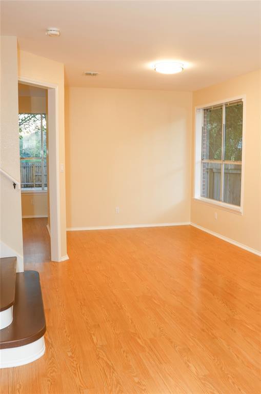 Foto del edificio - 7515 Windrush Dr