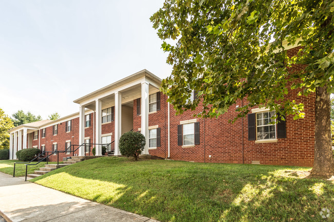 Building Photo - Cumberland Manor Apartments