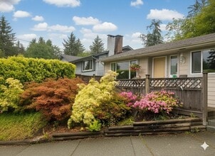 Building Photo - 995 Aubeneau Cres Building Photo - 995 Aubeneau Cres