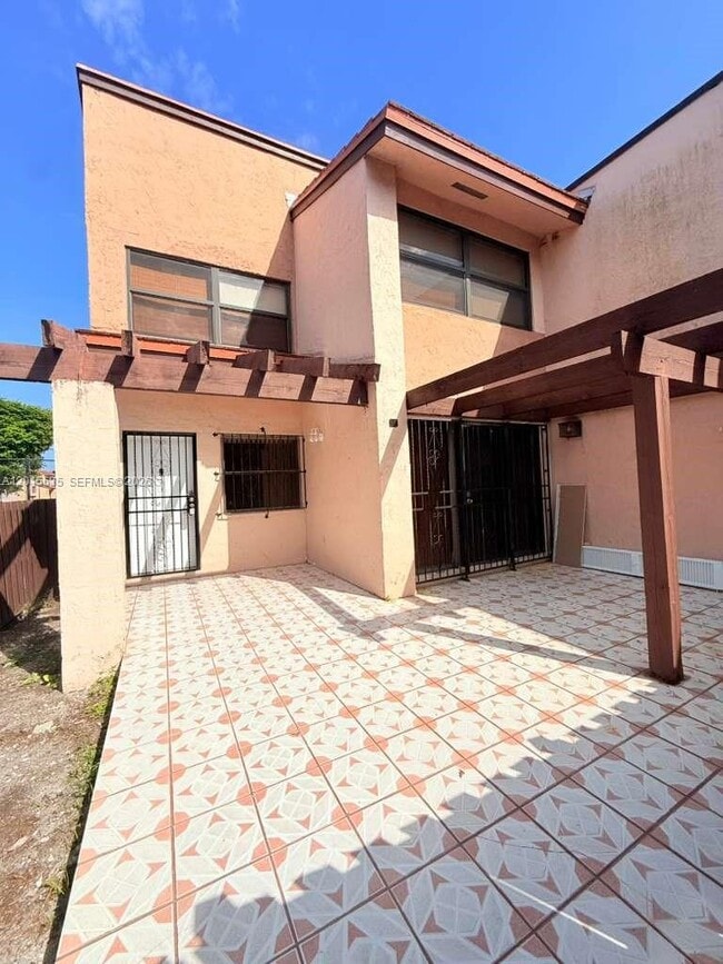 Building Photo - 445 W Park Dr