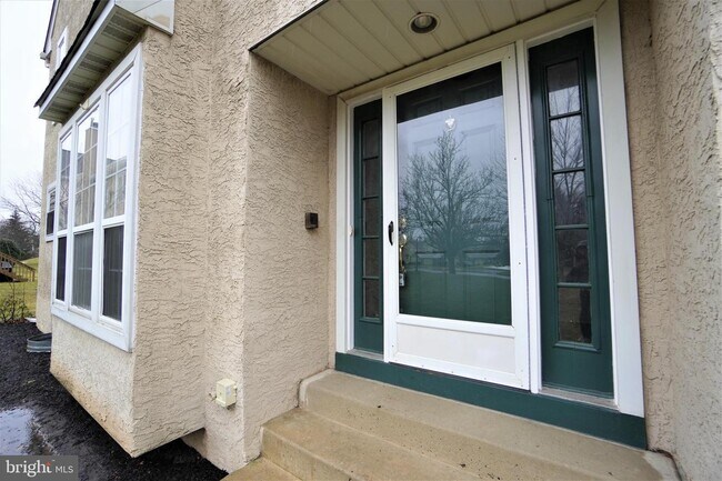 Building Photo - 458 Country Club Dr