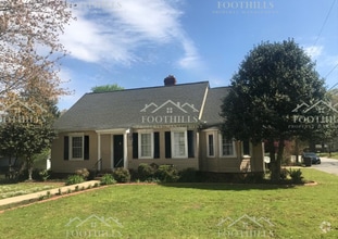 Building Photo - 220 Moultrie Square