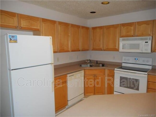 Building Photo - 9629 Elizabeth Townes Ln