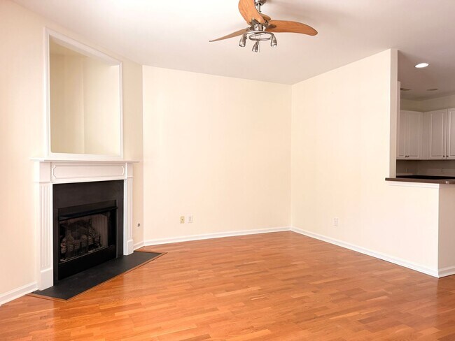 Foto del edificio - Spacious 3BR/3BA AVAILABLE NOW!
