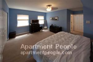 Building Photo - 2368 N Elston Ave