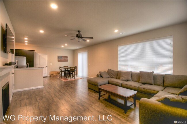 Foto del edificio - 3 br, 2.5 bath House - 3333 Hydra St NE