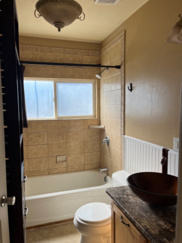 Building Photo - 1224 Everett St