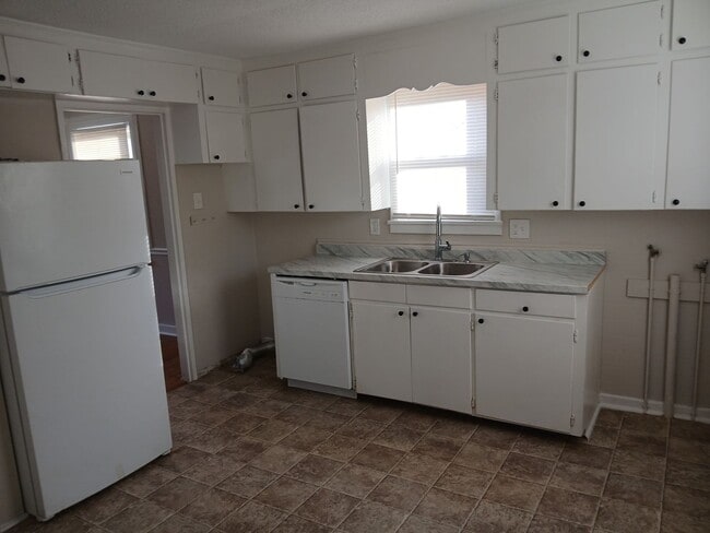 Building Photo - 2813 King St