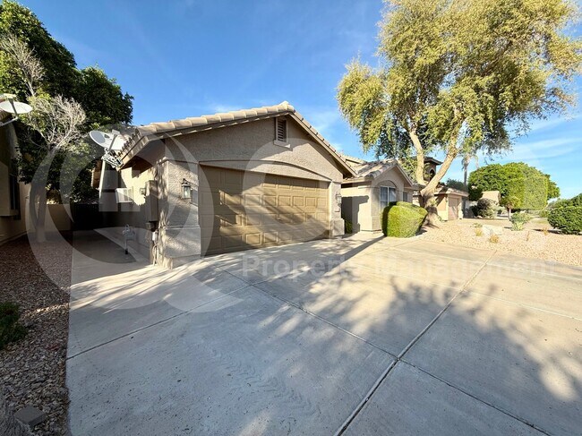 Foto del edificio - 444 E Baylor Ln
