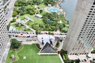 Building Photo - 325 S Biscayne Blvd