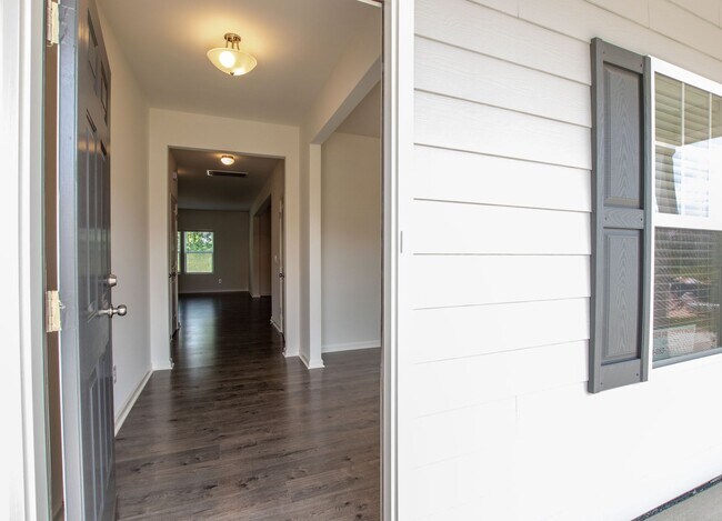 Foto del edificio - Beautiful  4Br 3Ba Single Family Home Lark...