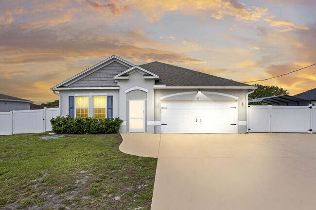 Building Photo - 681 SW Millard Dr