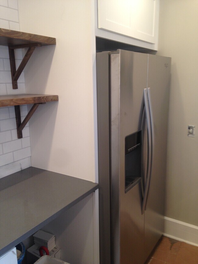Kitchen - 832 Kerr St