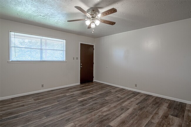 Foto del edificio - 120 McAdams Ln