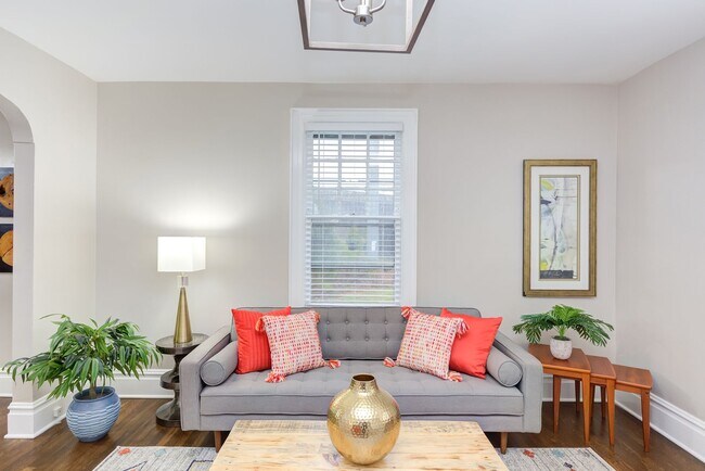 Foto del edificio - Available Now - Adorable and Spacious!  2 ...