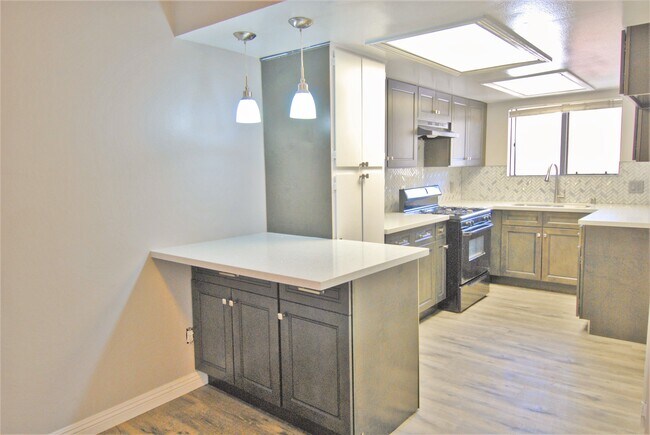 Foto del edificio - 746 N Eucalyptus Ave