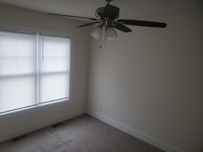 Foto del edificio - Blackstone Modern Townhouse-Convenient to ...