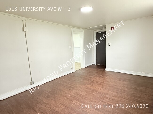 Photo du bâtiment - 1518 University Ave W