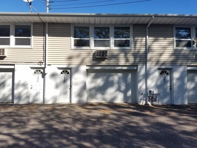 Building Photo - 1394 Colonial Dr