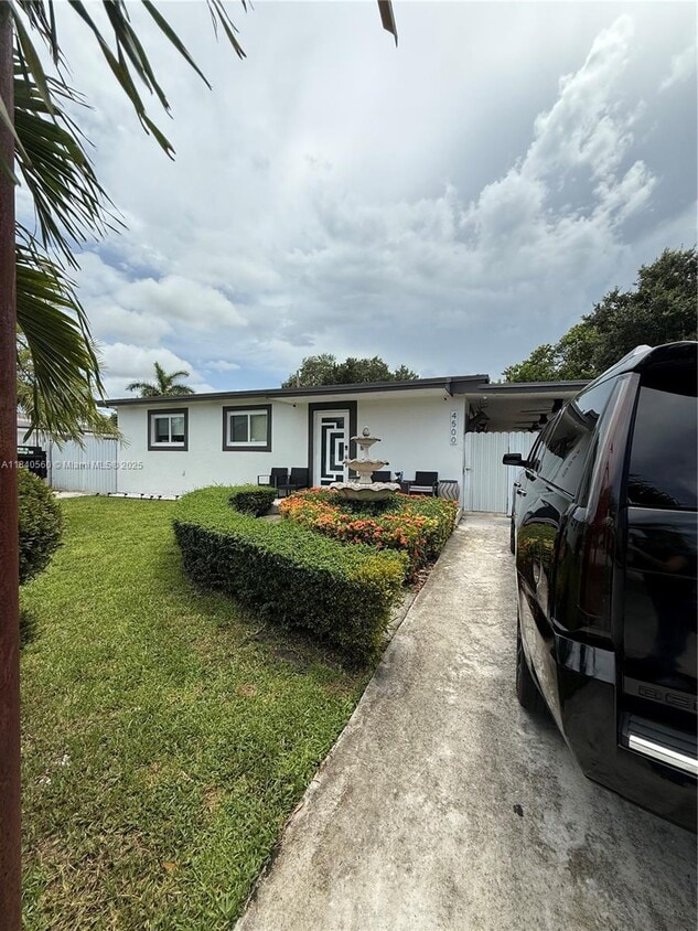 Primary Photo - 4500 SW 31st Dr