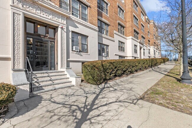 Building Photo - 1661 Commonwealth Ave