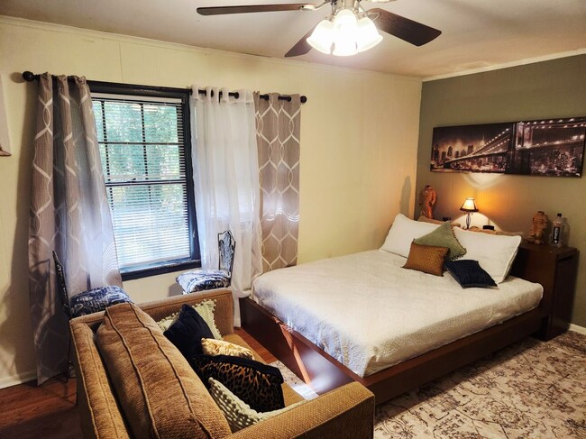 Foto del edificio - 4197 Fredericksburg Dr