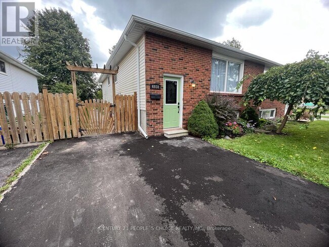 Photo du bâtiment - 6938 Warden Ave