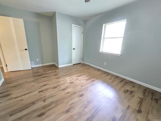 Foto del edificio - 6637 Grayson Dr
