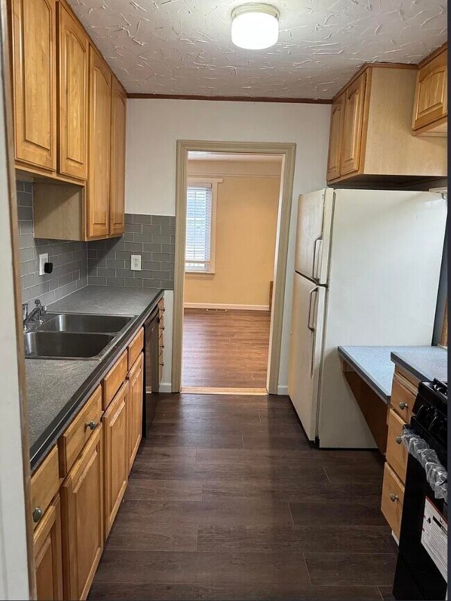 Foto del edificio - 22641 Albion Ave