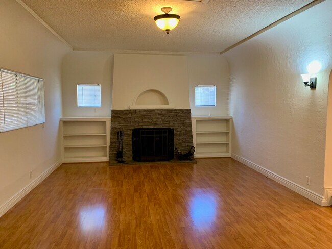 Foto del edificio - 704 E Cedar Ave