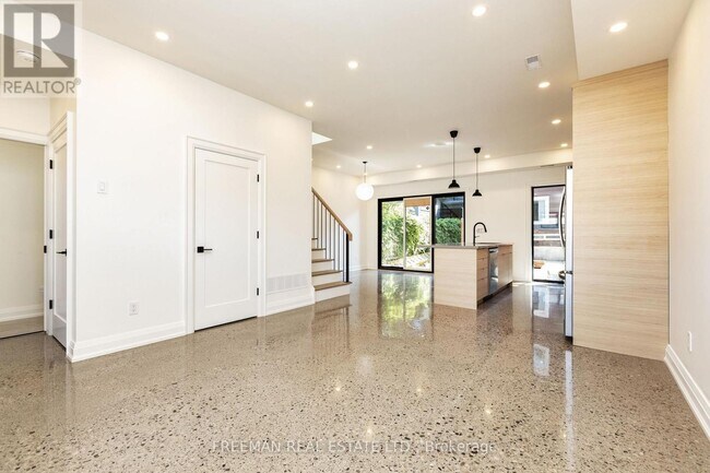 Photo du bâtiment - 642 Gladstone Ave