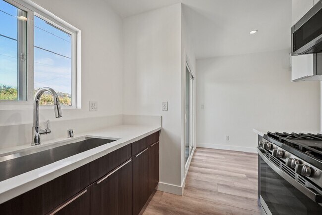 Building Photo - 2561 W Ave 30