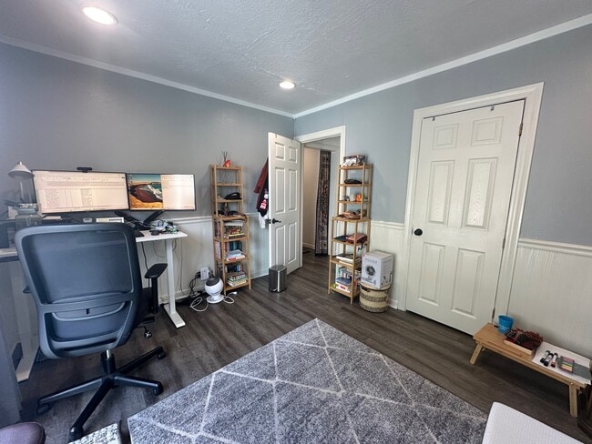 Building Photo - 2464 Pepper Dr