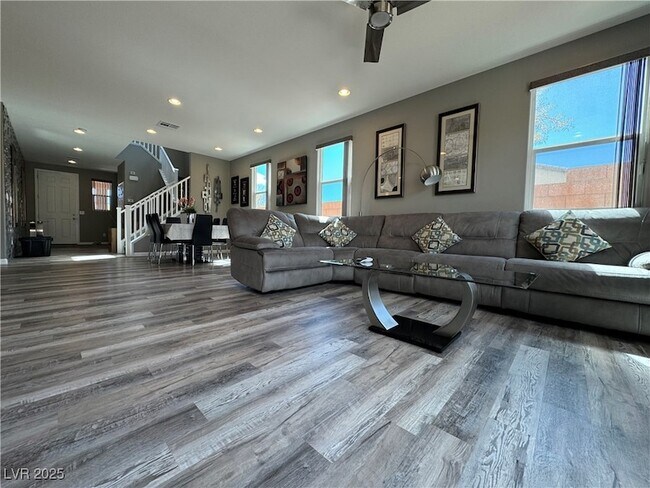 Foto del edificio - 745 Shiva St